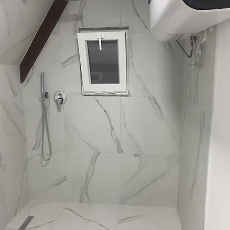 Forest Escape فيلة